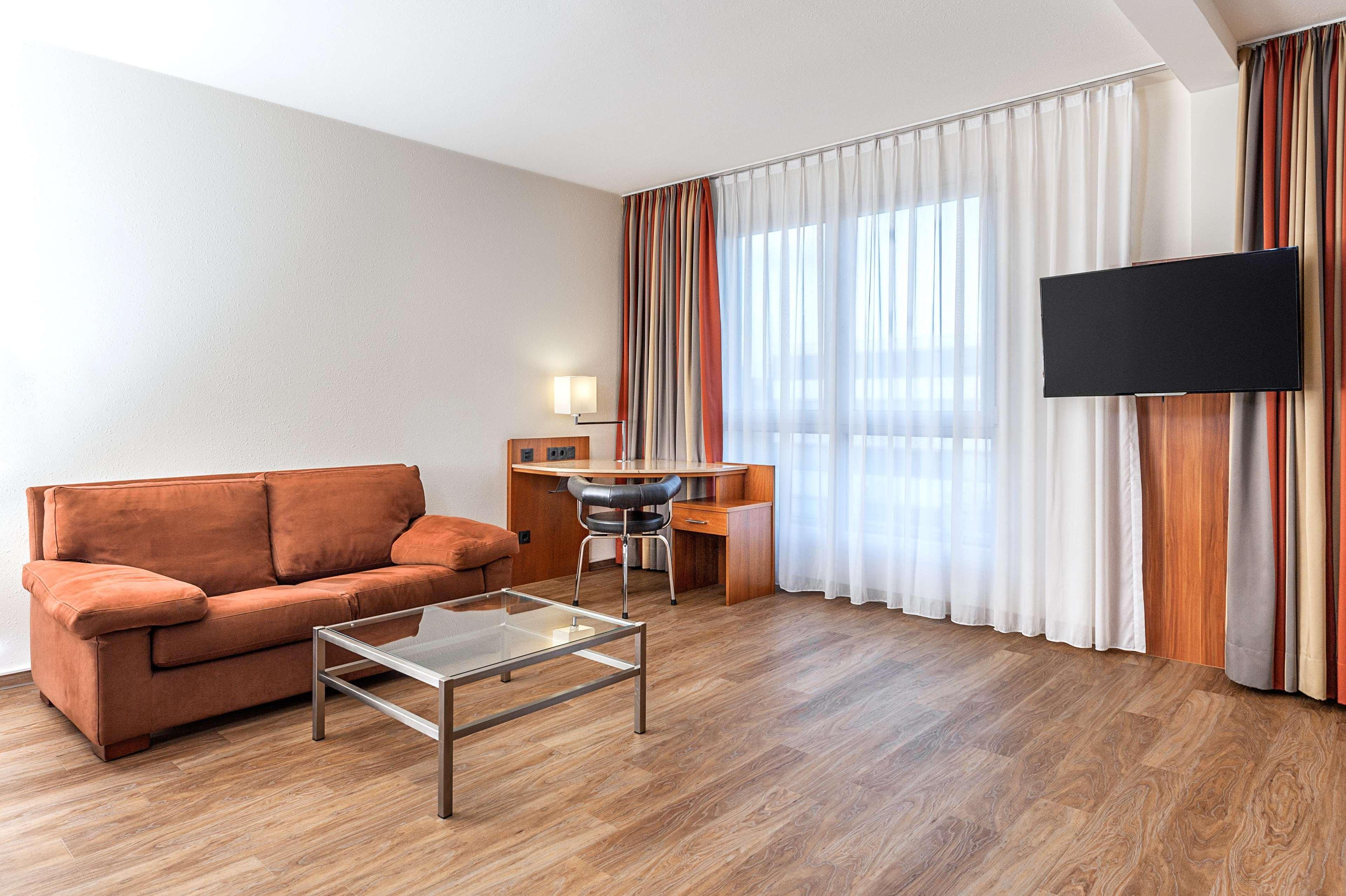 Nh Muenchen Ost Conference Center Hotel Aschheim Exterior photo