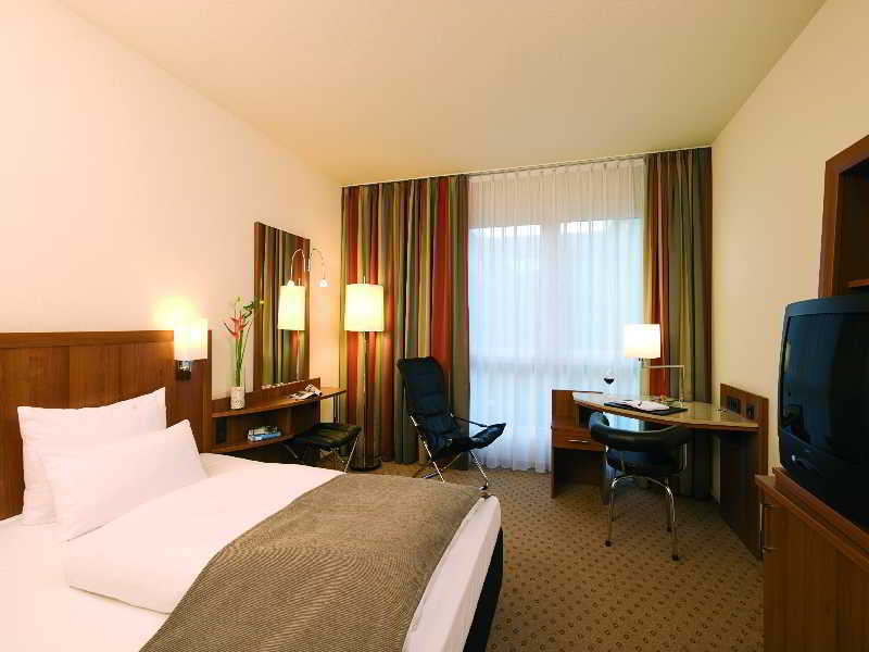 Nh Muenchen Ost Conference Center Hotel Aschheim Exterior photo